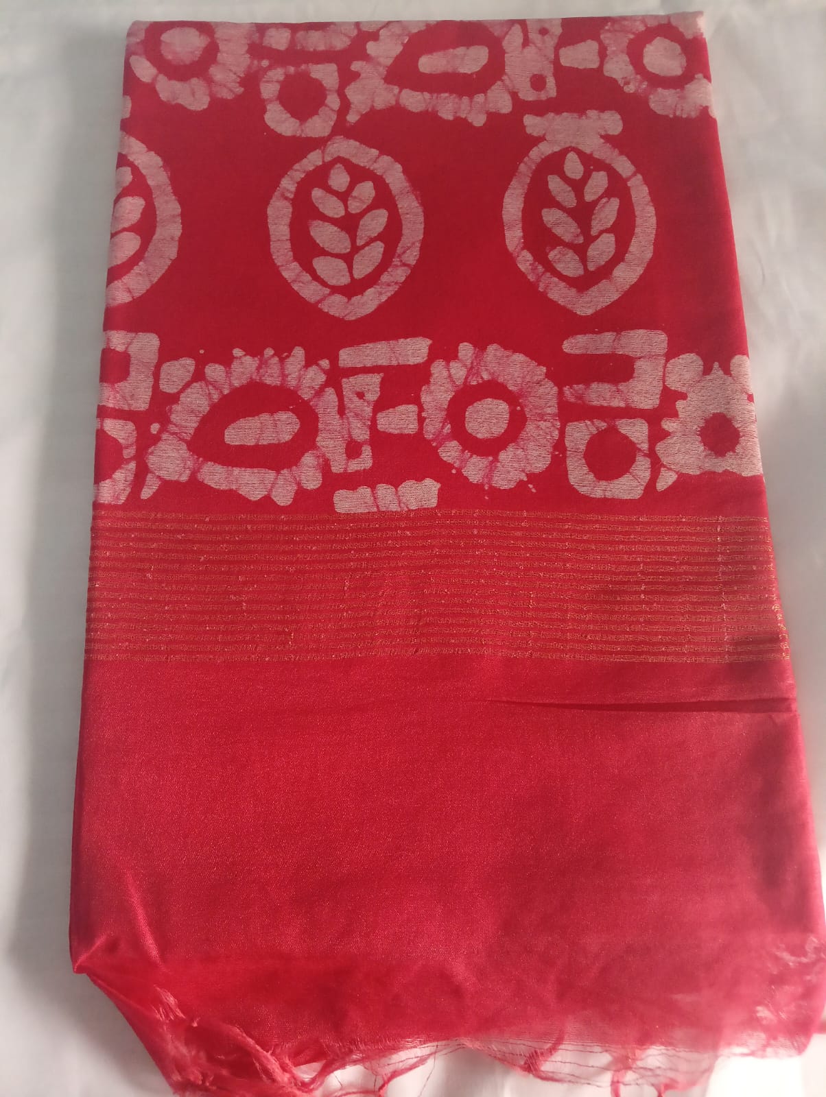 WhatsApp Image 2026-07-14 at 2.17.45 PM Handloom Batik Printed Cotton Saree with Zari Border – Green | Supriyaa Silk - Image 1